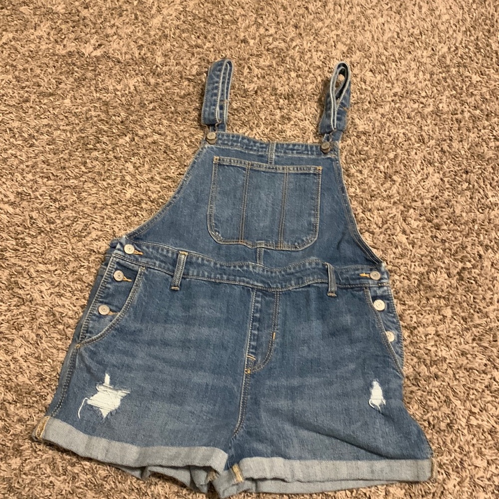 Overalls with pockets also so cute on.